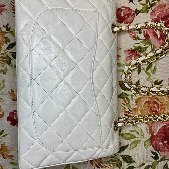 Vintage 1980s Chanel White Quilted Flap Bag - Picture 7 of 14